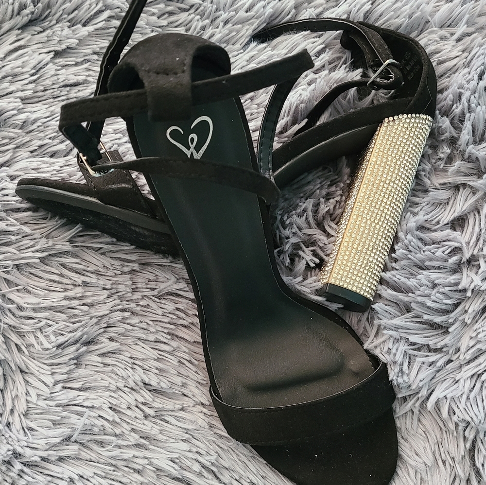 Shoes - Picture 2 of 2